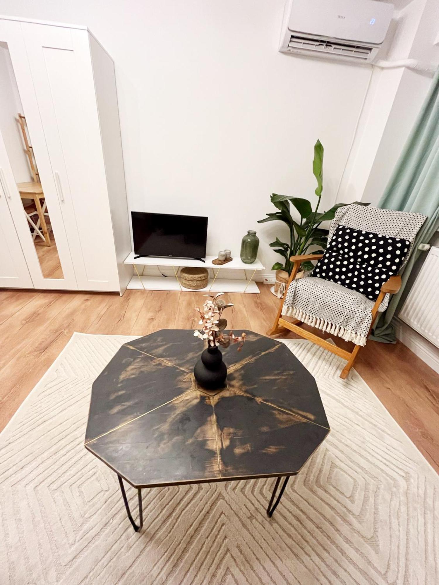 Lola'S Apartament Close To City Center Bukarest Eksteriør billede